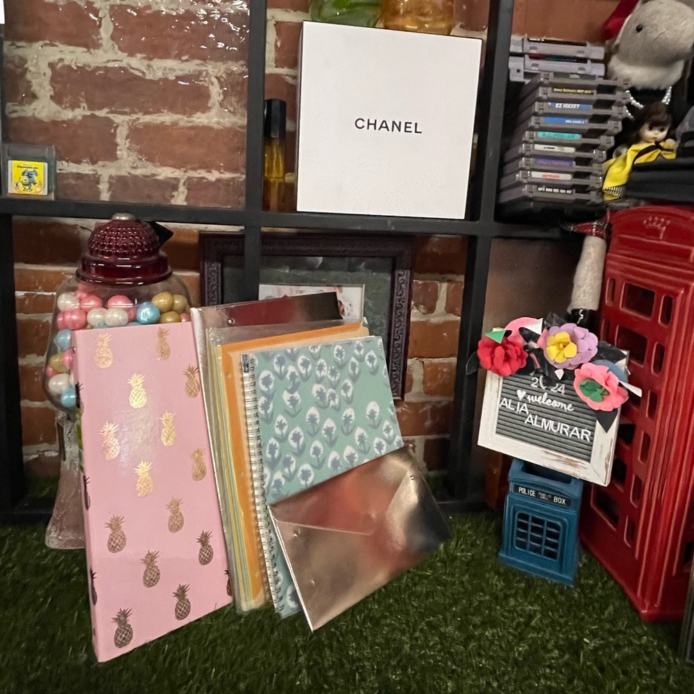 Pink pineapple stationary